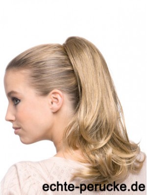 Stil Wellenförmige blonde Pferdeschwänze
